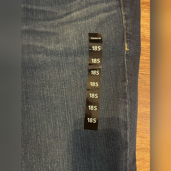 Brand new with tags Torrid 18 short women's jeans - Picture 10 of 13
